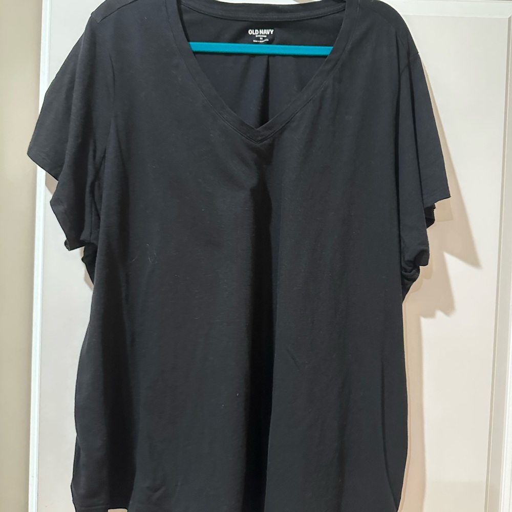 Old Navy Women's black V-Neck everywhere tee.